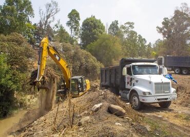 Continúa el desazolve de barrancas y vasos reguladores por lluvias
