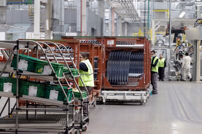 Trabajadores de Volkswagen analizan acuerdo salarial previo a votarlo el 5 de agosto