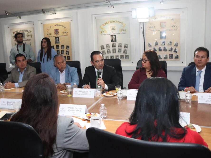 El titular de la SEP presentó su informe ante la Comisión de Educación | Foto: SEP