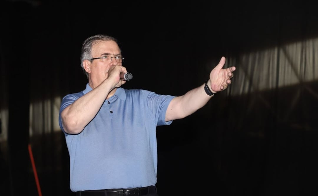 El canciller de México, Marcelo Ebrard, visitó Puebla donde se reunió con la clase política y simpatizantes. | Foto: Agencia Es Imagen para El Universal Puebla