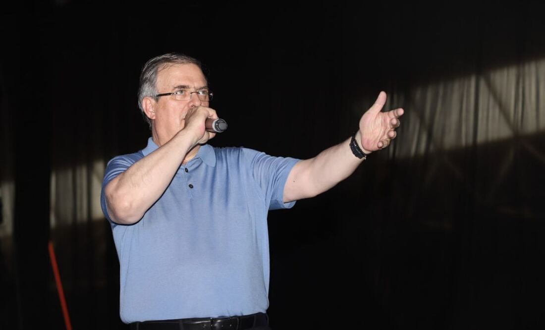 El canciller de México, Marcelo Ebrard, visitó Puebla donde se reunió con la clase política y simpatizantes. | Foto: Agencia Es Imagen para El Universal Puebla