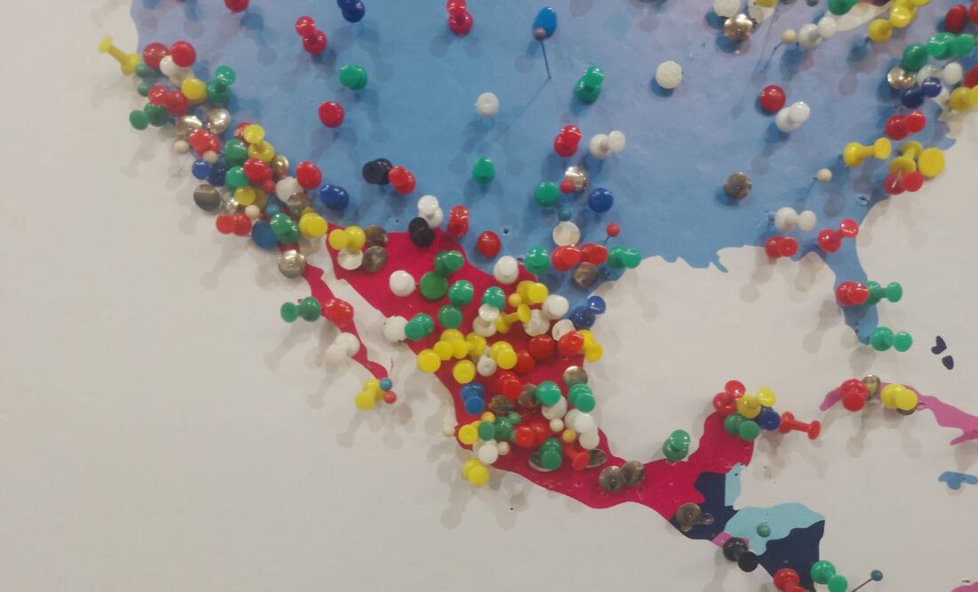 En un mapa los turistas marcan de qué países del mundo provienen | Fotos Laura Ruiz