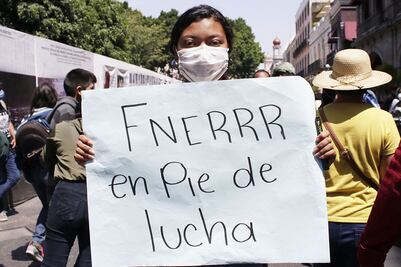 Con manifestación exigen vacunas estudiantes en Puebla