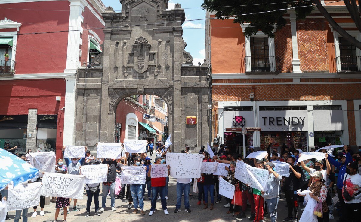 Insisten ambulantes en regresar al Centro Histórico de Puebla