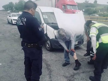 Asaltantes balean a trabajador de Correos de México en autopista México-Puebla