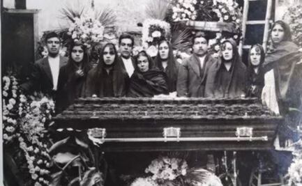 Fotografiarse con los muertos, una tradición que los poblanos realizaban