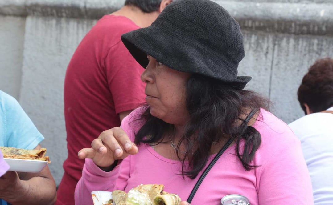 Debido al calor intenso, los alimentos que se consumen en la calle se descomponen muy rápido | Foto:  Agencia Es Imagen para El Universal Puebla