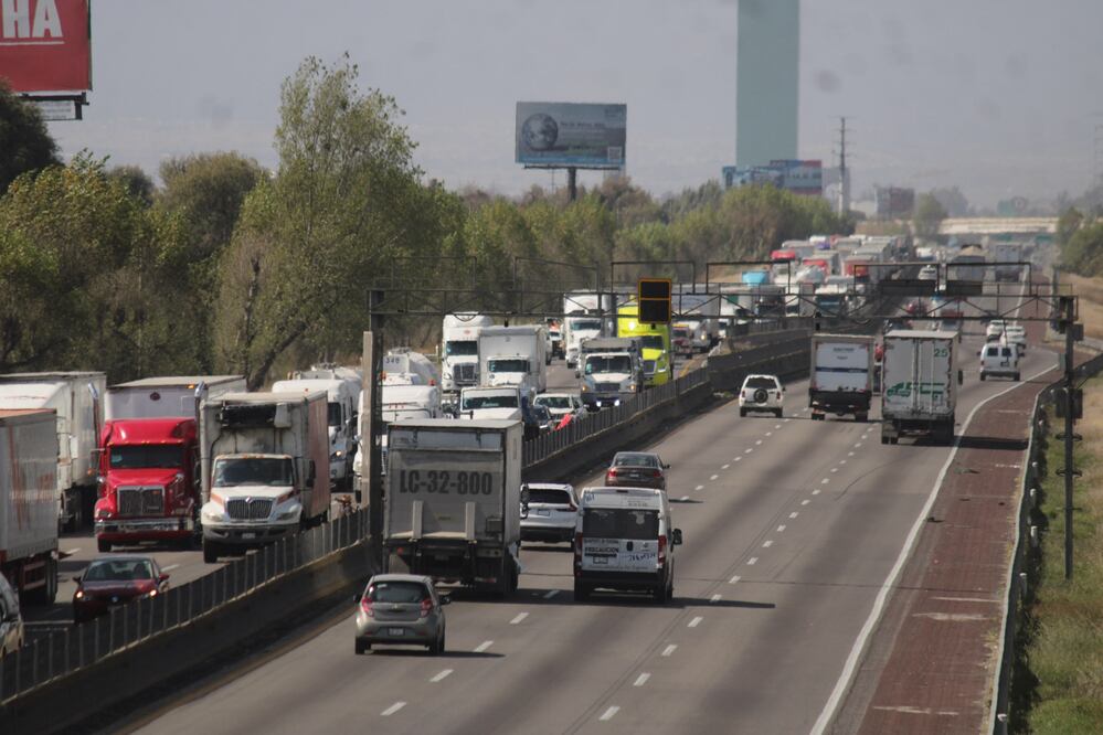 Por obras de rehabilitación hay cierres en la autopista México-Puebla del Outlet a los estadios | Foto: EsImagen