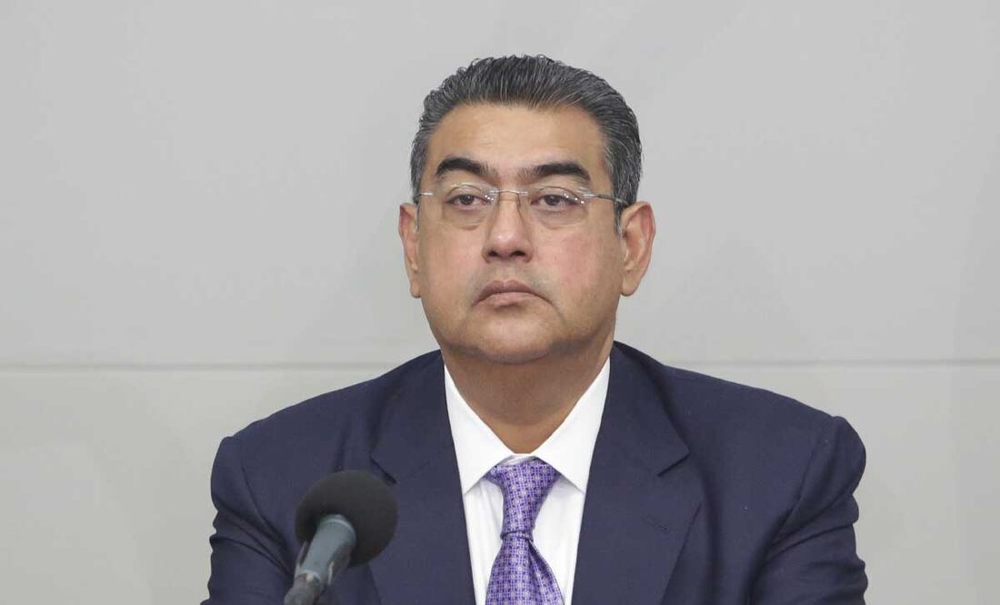 El gobernador de Puebla se reunió con los alcaldes Lalo Rivera, Ariadna Ayala, entre otros | Foto: Agencia Es Imagen para El Universal Puebla