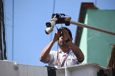 Retiran cámaras de videovigilancia colocadas por delincuentes en el centro de Puebla