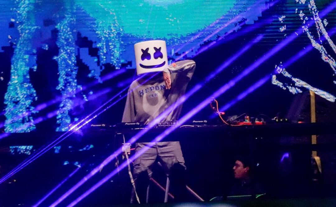 Marshmello en Puebla caminó aparentemente por el Callejón de Los Sapos. | Foto: Agencia Es Imagen para El Universal Puebla