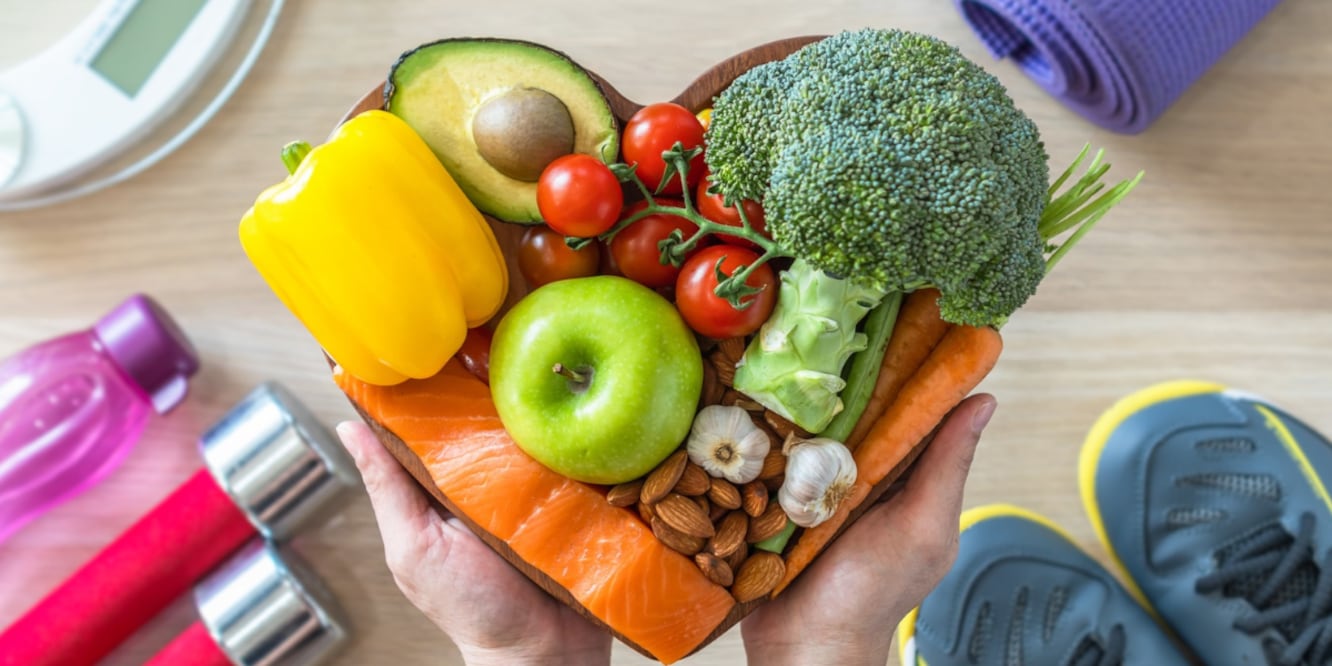 Basada principalmente en alimentos de origen vegetal, la "dieta de la cartera", según el doctor Robert H. Shmerling en un artículo publicado en el sitio web de Harvard, se enfoca en una variedad de alimentos y grupos alimenticios que han demostrado ser efectivos para reducir los lípidos sanguíneos nocivos.
Foto: Producción El Universal Puebla