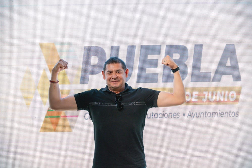 Alejandro Armenta acudió al ensayo del debate por la gubernatura de Puebla | Foto: Especial