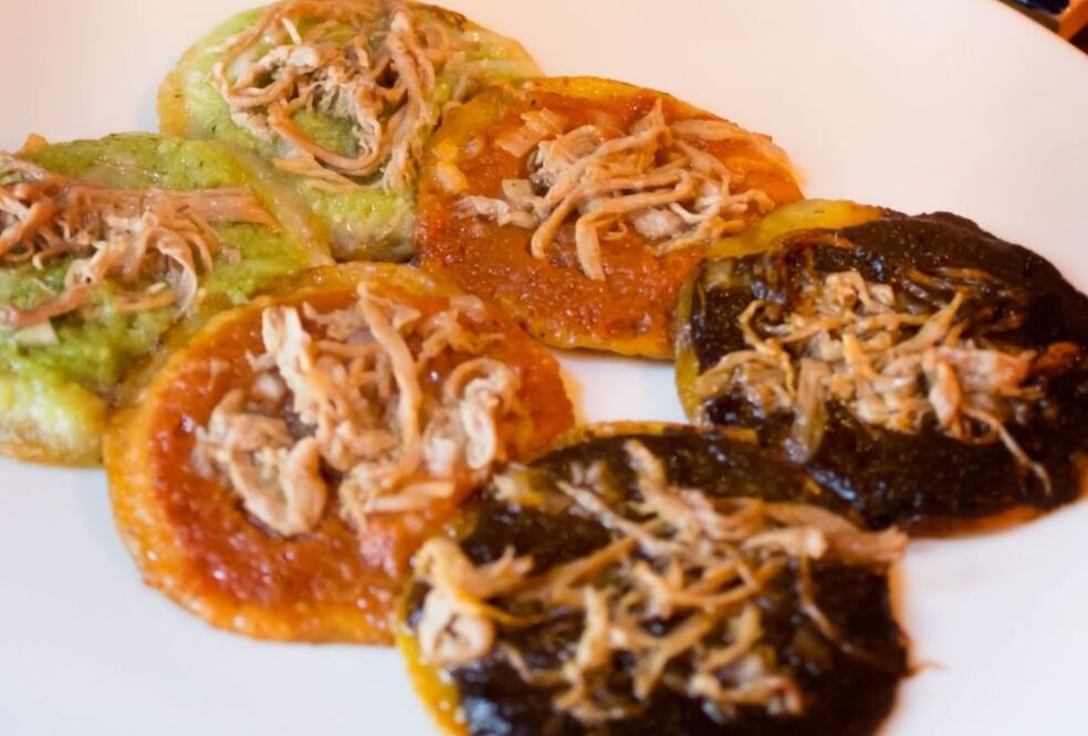Chalupas poblanas. Imagen tomada del Instagram de Augurio Restaurante