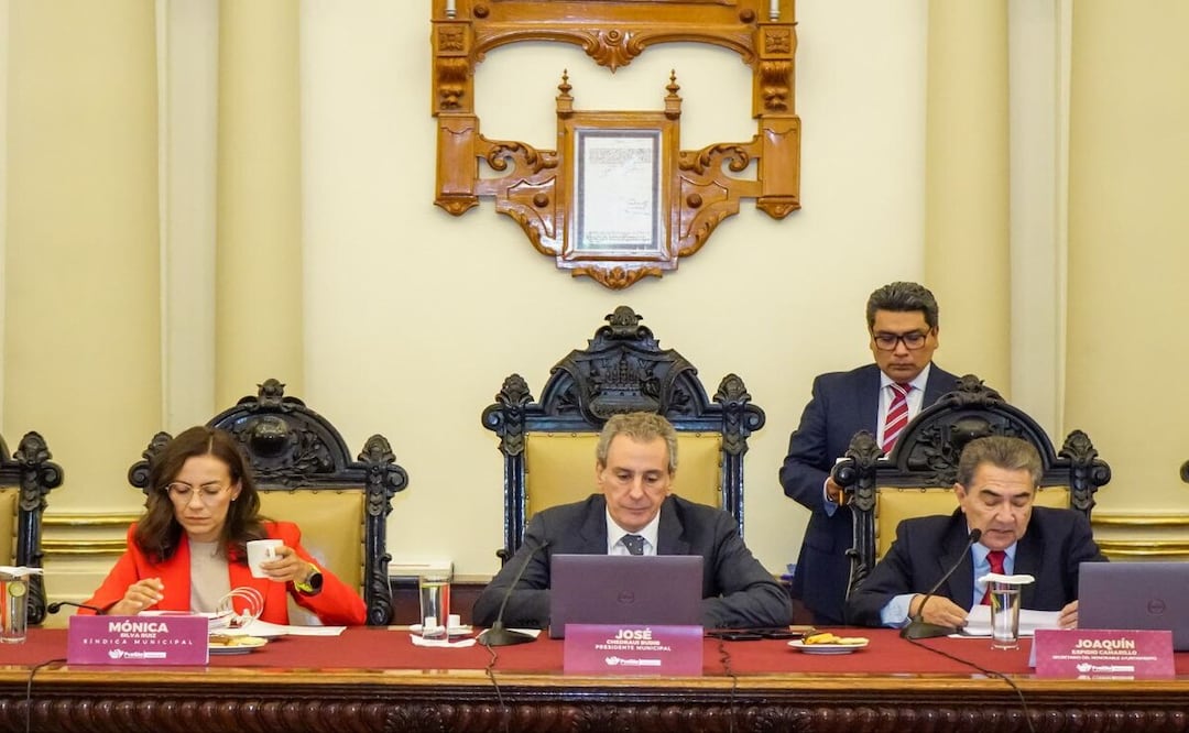 El alcalde Pepe Chedraui encabezó la sesión del Cabildo | Foto: Ayuntamiento de Puebla