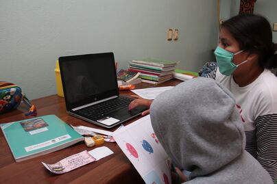 Clases en línea para alumnos del kínder Kabah y la prepa José Luis Rodríguez Alconedo: SEP Puebla