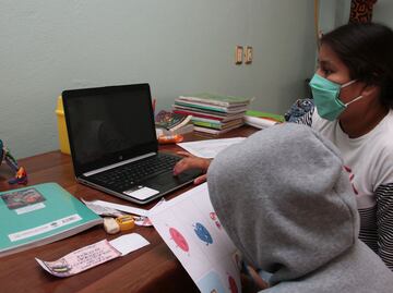 Clases en línea para alumnos del kínder Kabah y la prepa José Luis Rodríguez Alconedo: SEP Puebla