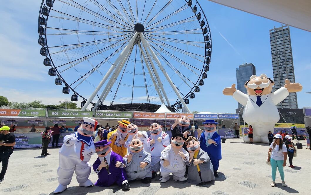 Por varios años, las botargas del Dr. Simi han recobrado fama, sobre todo, en Puebla donde se fabrican los peluches | Foto: Facebook Dr. Simi