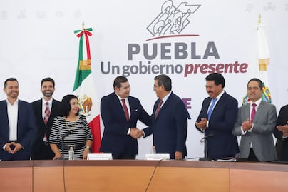 Alejandro Armenta y Sergio Salomón presentan a su equipo de transición en el gobierno de Puebla