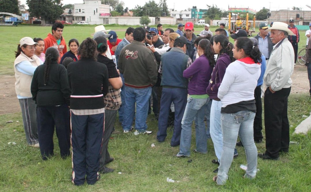 Pobladores de Santa Ana Xalmimilulco se manifestaron contra la construcción de 4 mil viviendas | Foto: Agencia Es Imagen para El Universal Puebla