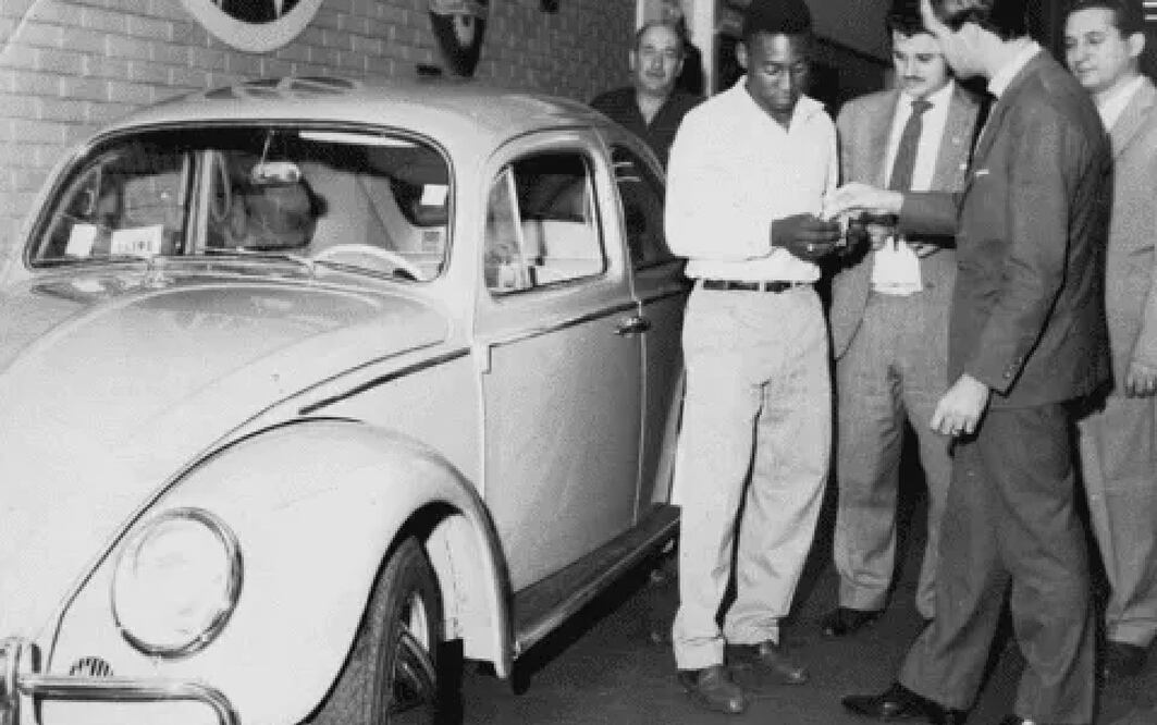 Pelé recibió de regalo un VW Sedán a la edad de 16 años