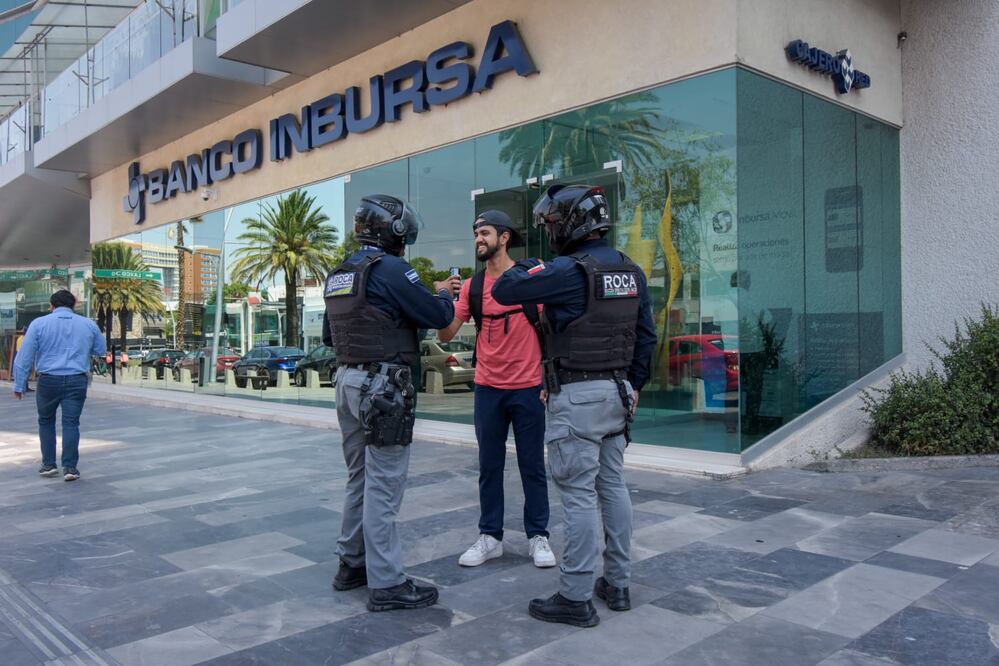 Si acudes al banco a depositar o hacer un retiro puedes solicitar acompañamiento policiaco | Foto SSC Puebla