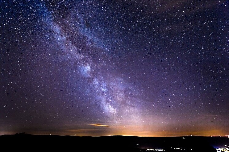 Descubierto en febrero de 2023 por los observatorios ATLAS y Tsuchinshan, presenta una órbita parabólica retrógrada.

Foto: Producción El Universal Puebla