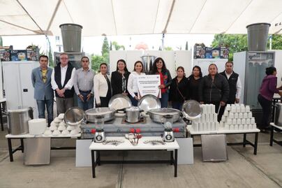 Encabeza Gaby Bonilla entrega de apoyos en Santo Tomás Hueyotlipan