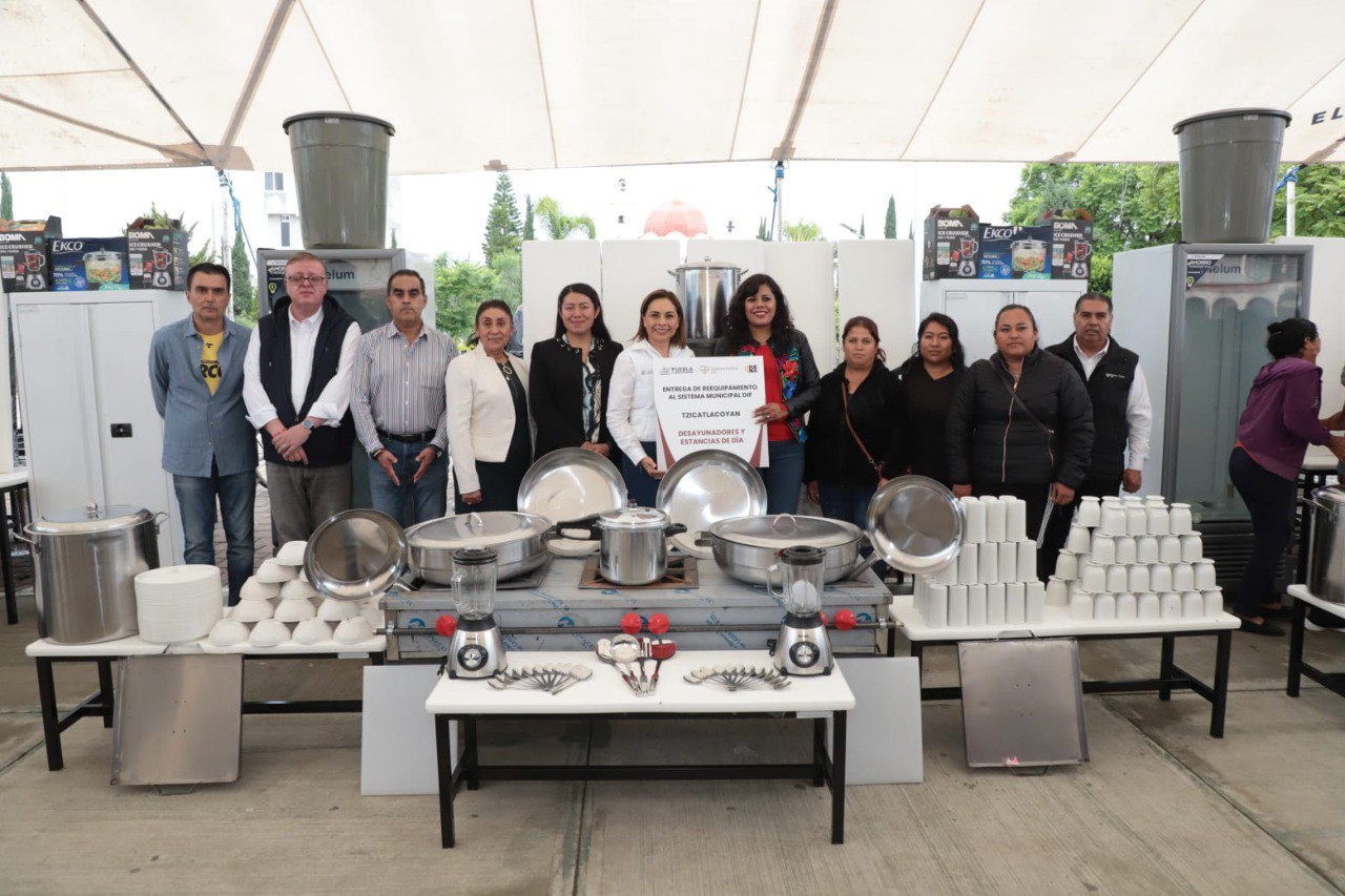 Encabeza Gaby Bonilla entrega de apoyos en Santo Tomás Hueyotlipan