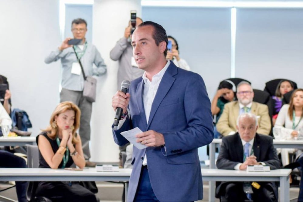 Mario Riestra estuvo en foro del CCE l Foto: Especial