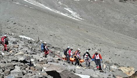 Encuentran sin vida al guía de los alpinistas que se perdieron en el Pico de Orizaba