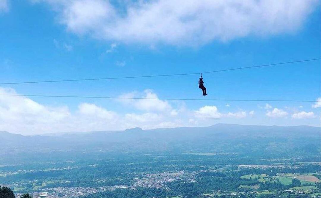 En el Cerro Cabezón de Tlatlauquitepec puedes vivir esta gran experiencia en tirolesa |Instagram roquecis