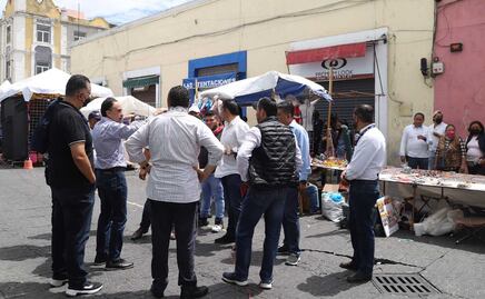 Se enfrentan ambulantes y personal del Ayuntamiento en el Centro