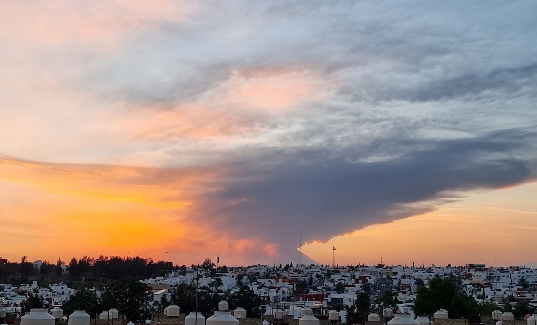 Debido a la gran fumarola del volcán Popocatépetl hay mala calidad del aire | ESIMAGEN