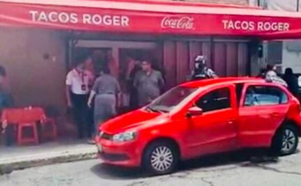 Sujetos armados asaltan a cuentahabiente afuera de Tacos Roger