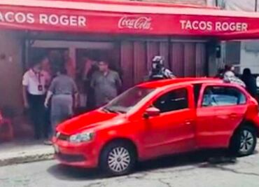 Sujetos armados asaltan a cuentahabiente afuera de Tacos Roger