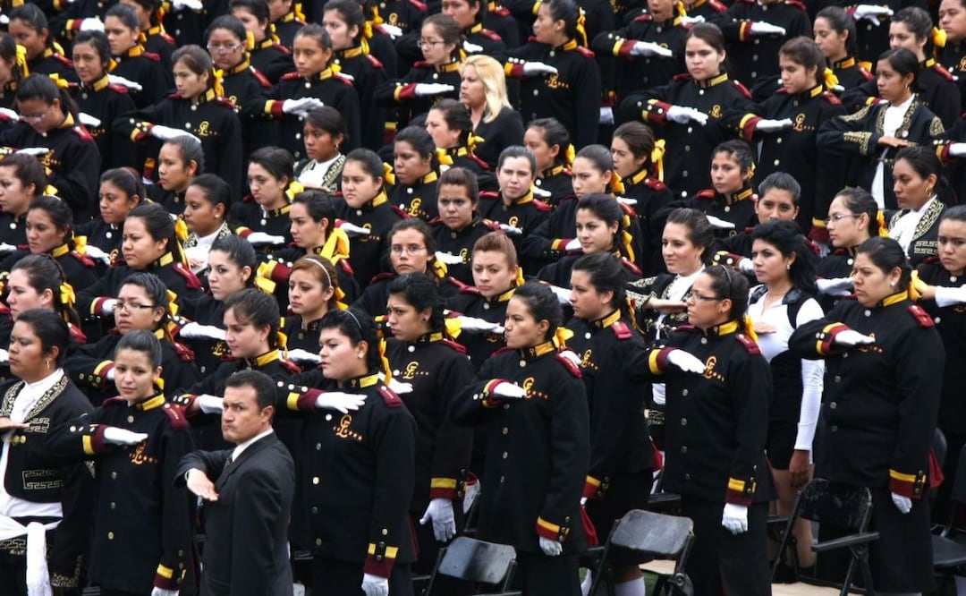 El uniforme de gala del CENHCH es famoso entre la comunidad estudiantil en Puebla | Foto: Agencia Es Imagen para El Universal Puebla