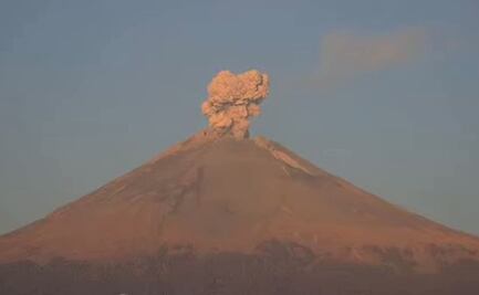 VIDEO. Captan espectacular explosión del volcán Popocatépetl