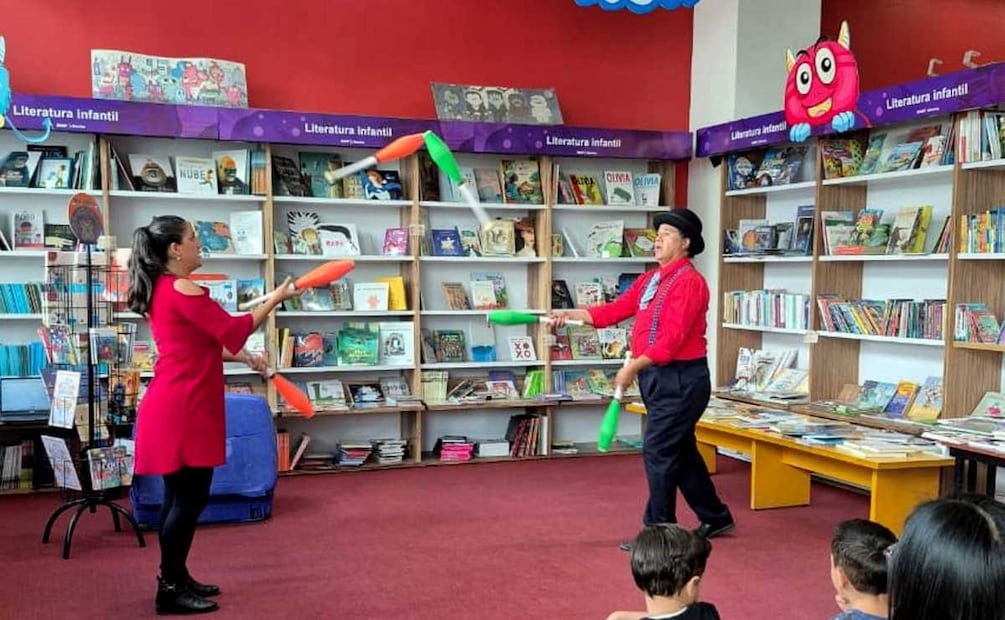 Compañía artística Circo Teatro Azul | Foto: Buap