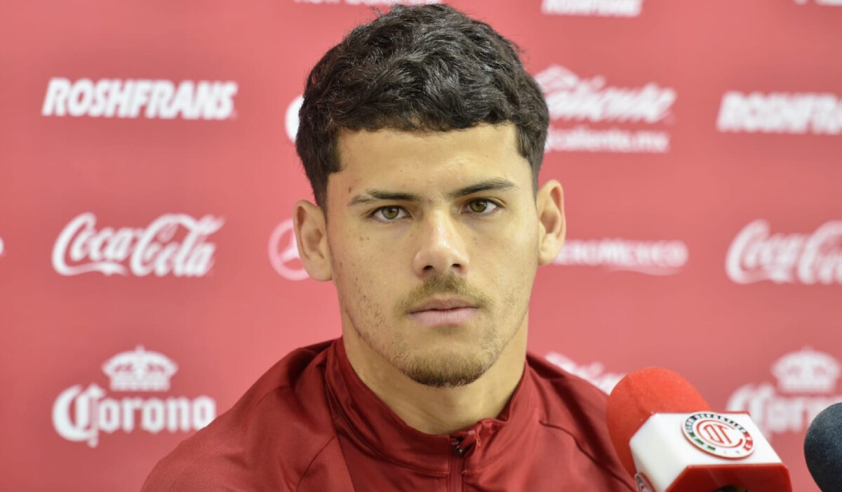 Recientemente, Francisco Suinaga, vicepresidente operativo de Toluca, afirmó en una entrevista para ESPN que el club apoyará a Araújo en su búsqueda por dar el salto al fútbol europeo. 

Foto: Producción El Universal Puebla