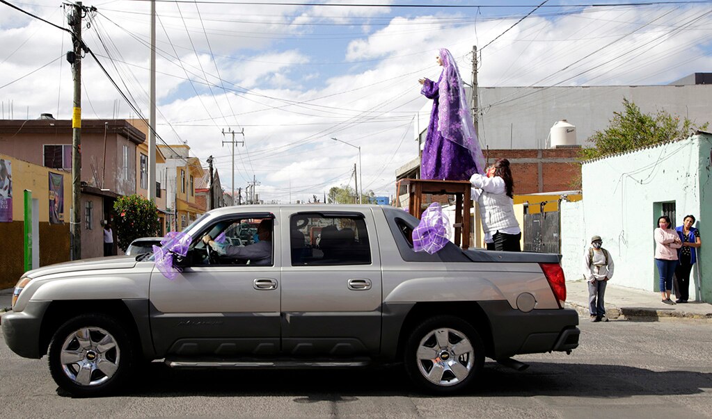 El viacrucis fue en auto en La Libertad