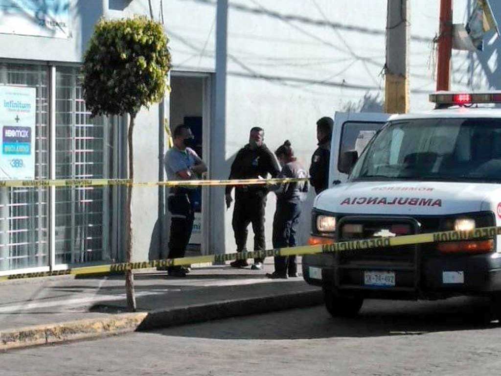 Muere indigente en cajero automático de Telmex