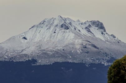 FOTOS. Popocatépetl, Iztaccíhuatl y La Malinche lucen espectaculares cubiertos de nieve