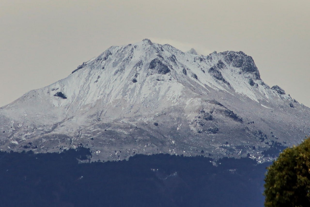 El Frente Frío número 11 causó que los volcanes estén cubiertos de nieve | Agencia Es Imagen para El Universal Puebla