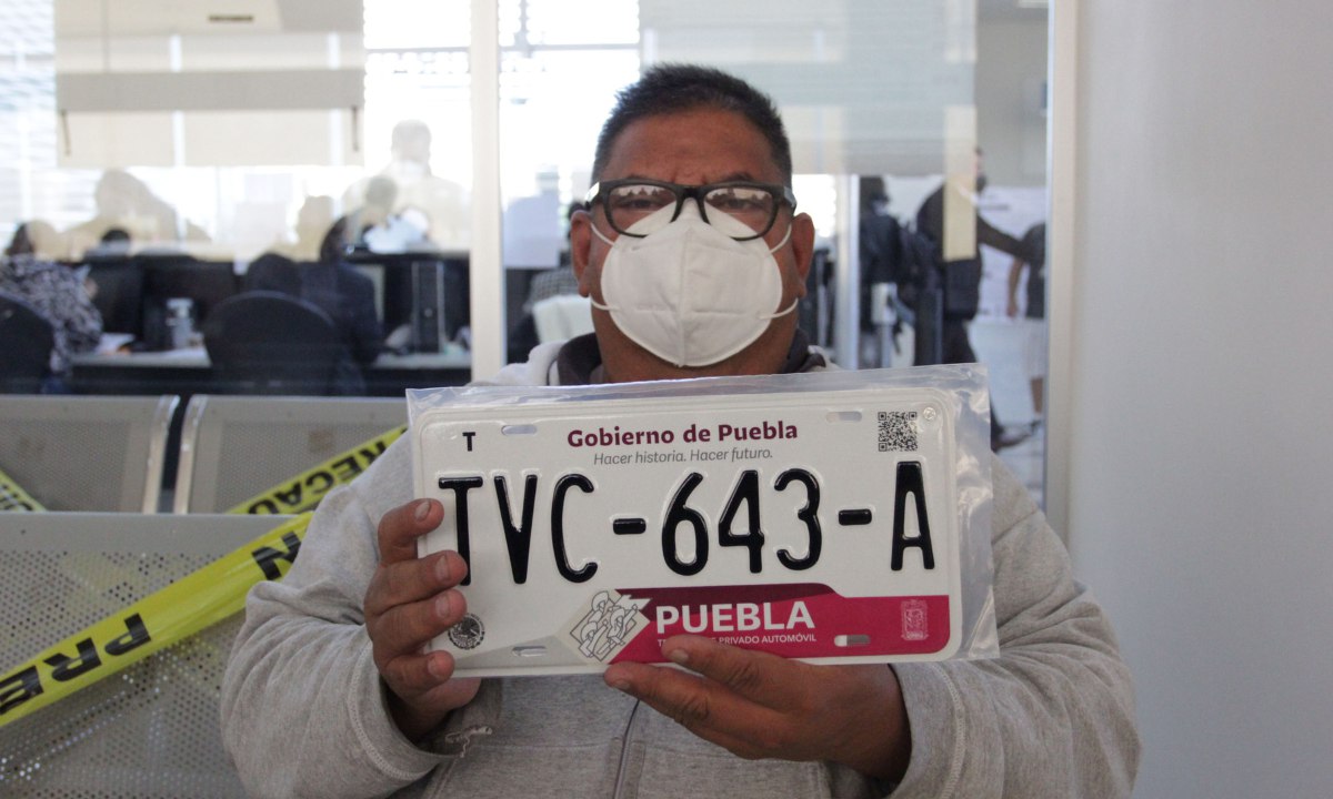 Los propietarios de placas azules deben reemplazarlas / Foto EsImagen