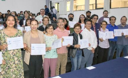 BUAP entrega reconocimientos a docentes
