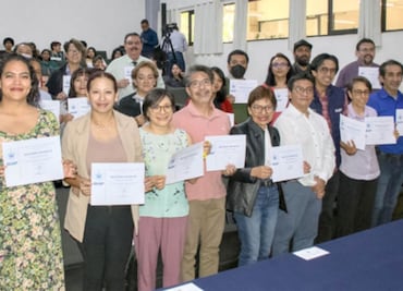BUAP entrega reconocimientos a docentes