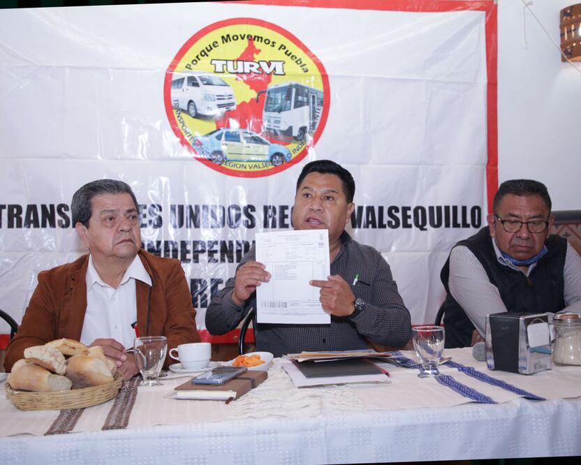 Transportistas Unidos Región Valsequillo Independiente dieron conferencia de prensa sobre la verificación vehicular | Foto: Agencia Es imagen para El Universal Puebla