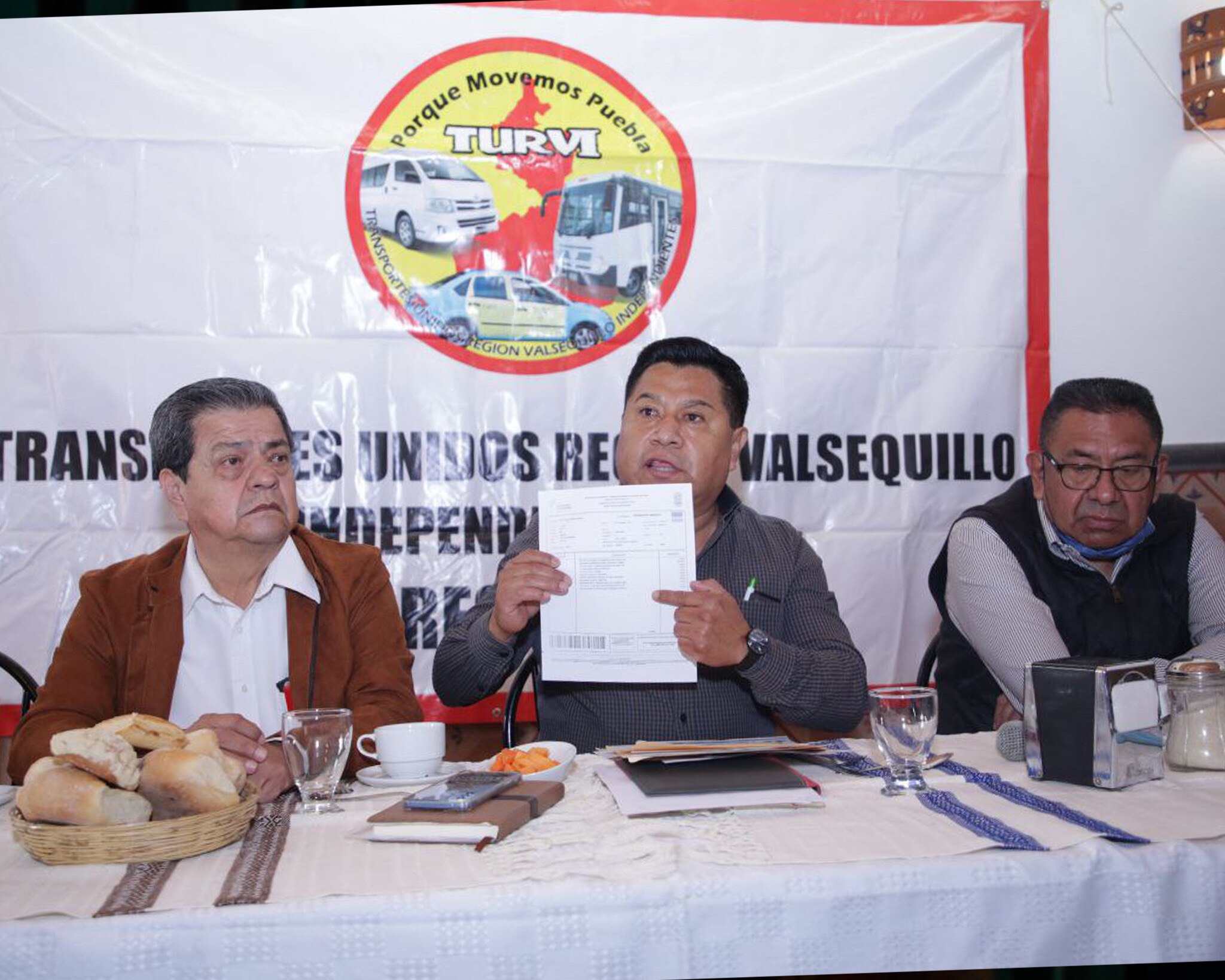 Transportistas Unidos Región Valsequillo Independiente dieron conferencia de prensa sobre la verificación vehicular | Foto: Agencia Es imagen para El Universal Puebla