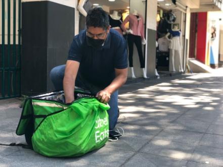 Repartidores trabajan hasta 12 horas por 400 pesos